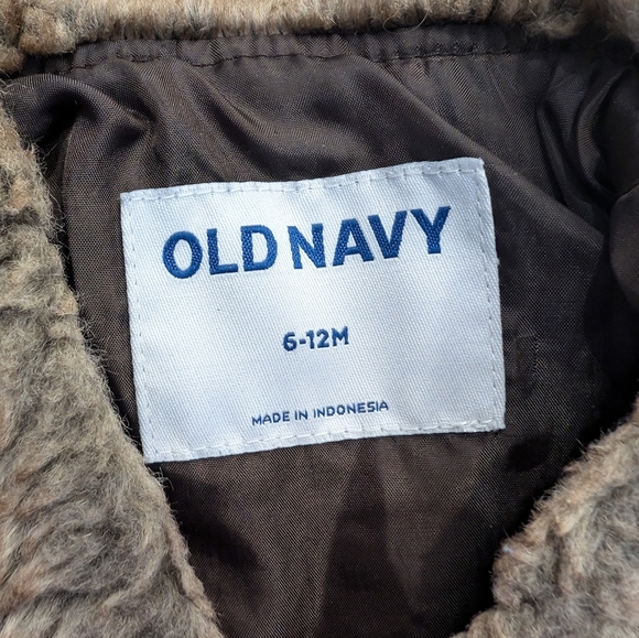 FREE WITH PURCHASE Old Navy Faux Shearling Vest - Picture 3 of 3